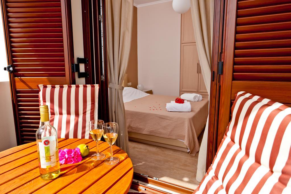 Calm View Aparthotel Vasiliki  Bilik gambar