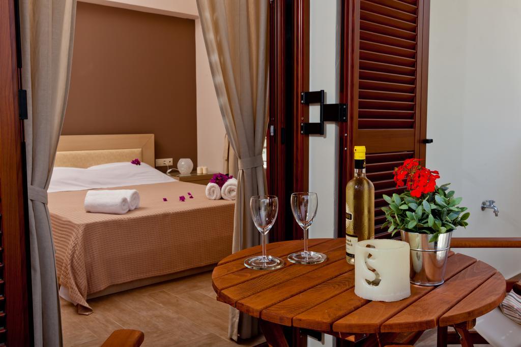 Calm View Aparthotel Vasiliki  Bilik gambar