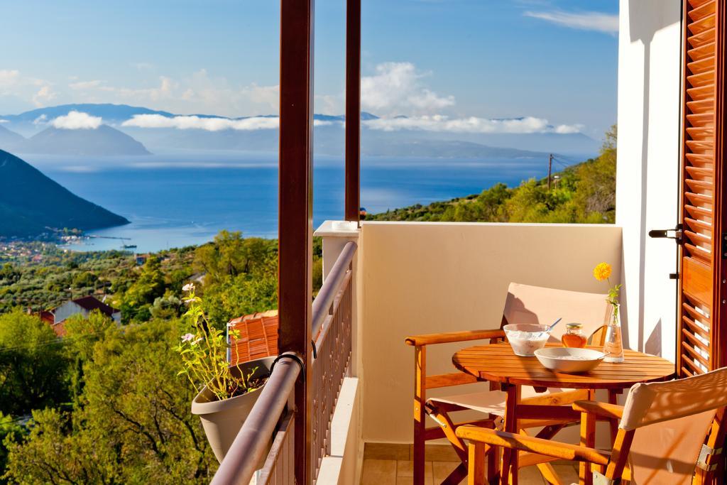 Calm View Aparthotel Vasiliki  Bilik gambar